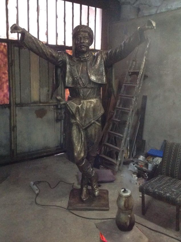 563588_10151999485632752_426762857_n