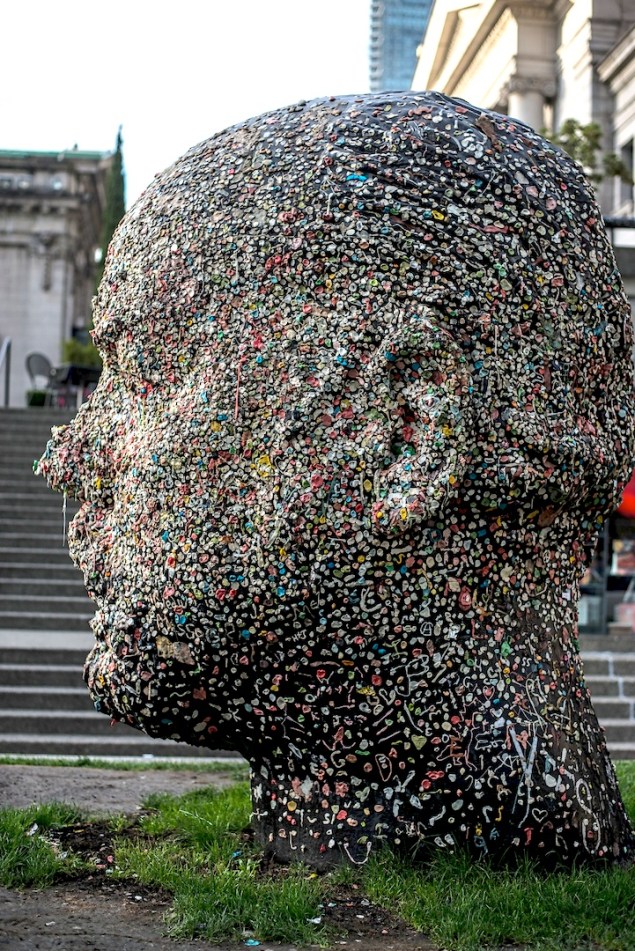 Douglas Coupland / "Sakız Kafa" / Sakızını heykele yapıştır!