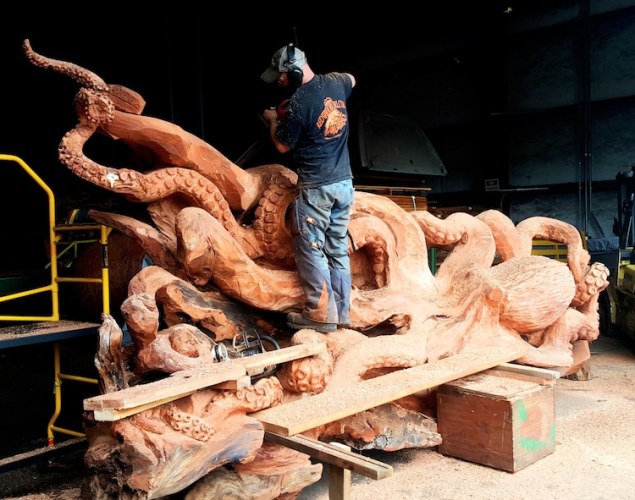 jsm-chainsaw-art-octopus-sculpture-2